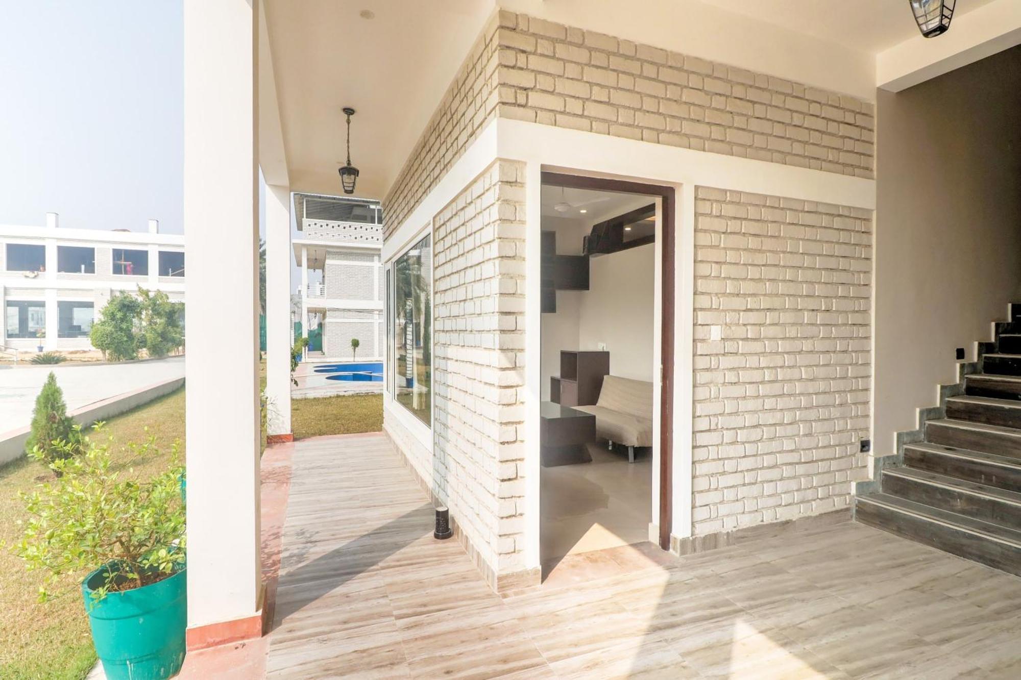 Townhouse Amaraa Farms Near Lulu Hypermarket Lakhnau Kültér fotó