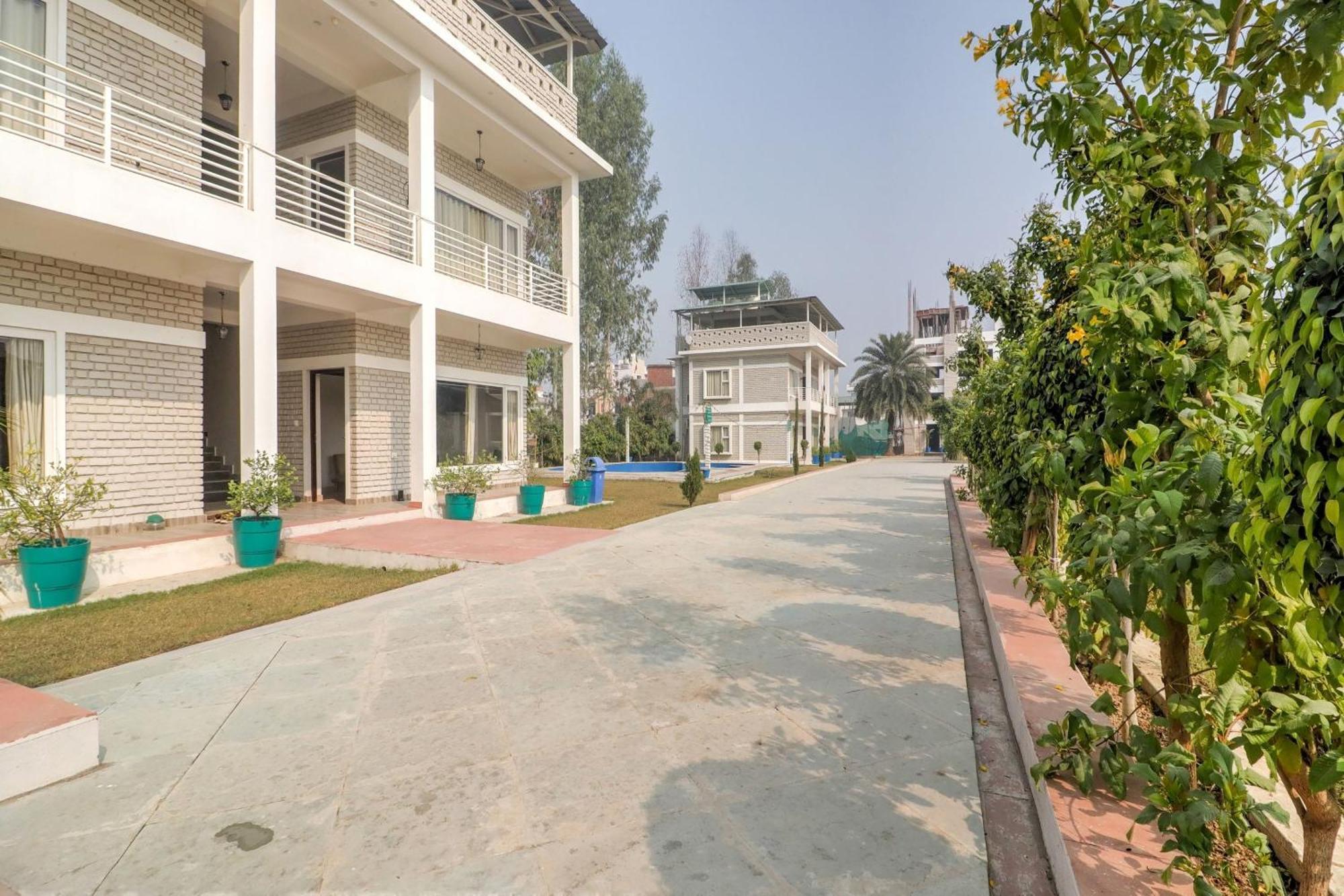 Townhouse Amaraa Farms Near Lulu Hypermarket Lakhnau Kültér fotó