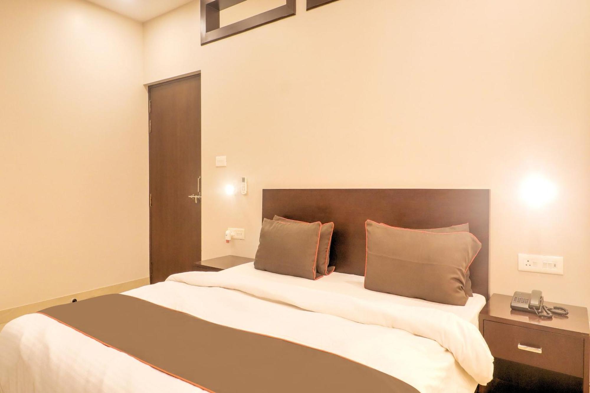 Townhouse Amaraa Farms Near Lulu Hypermarket Lakhnau Kültér fotó