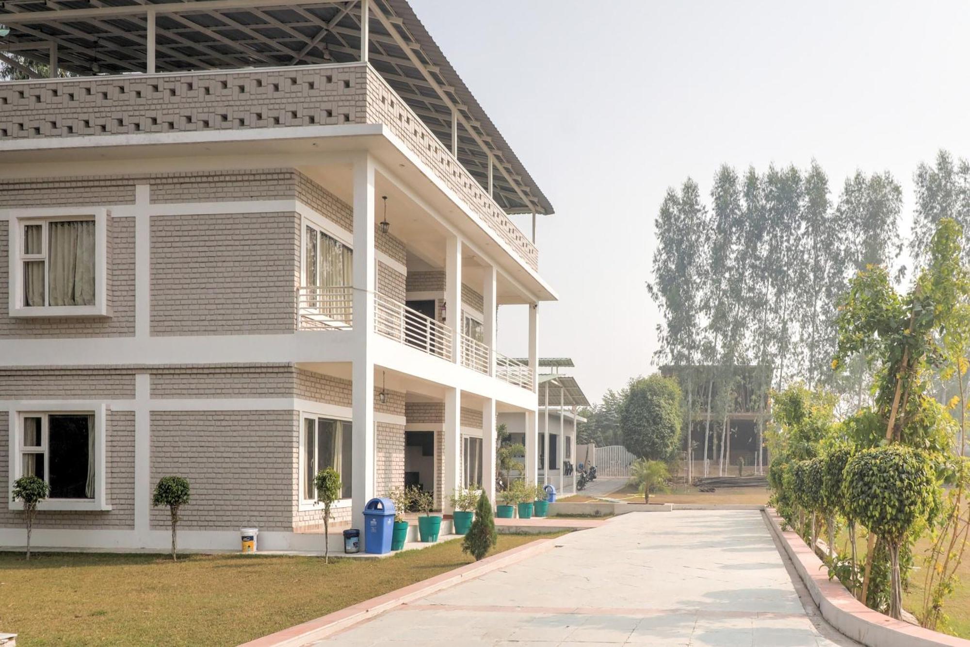 Townhouse Amaraa Farms Near Lulu Hypermarket Lakhnau Kültér fotó
