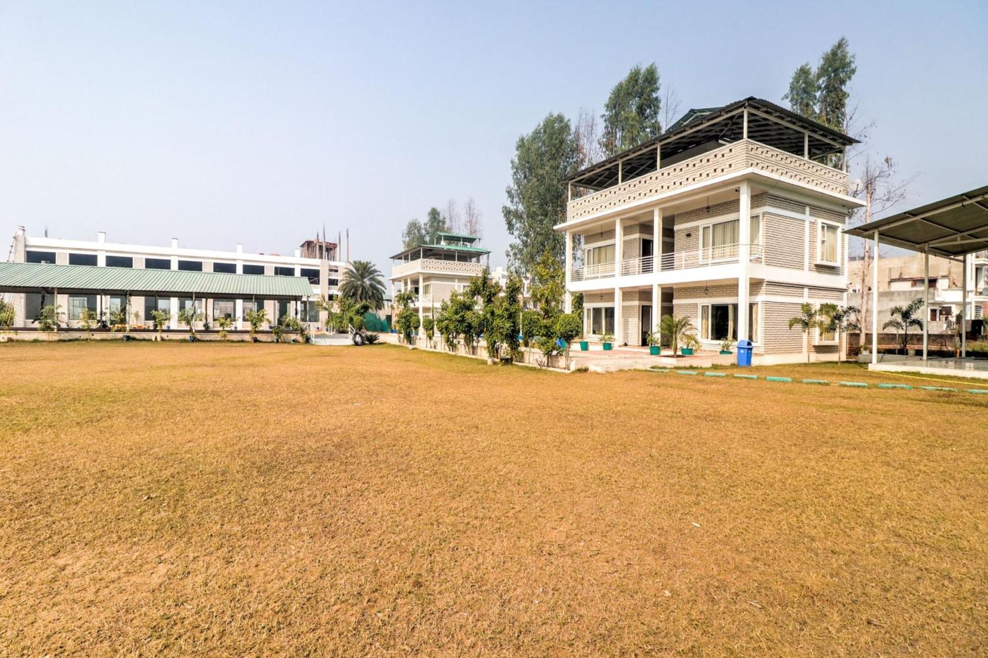 Townhouse Amaraa Farms Near Lulu Hypermarket Lakhnau Kültér fotó